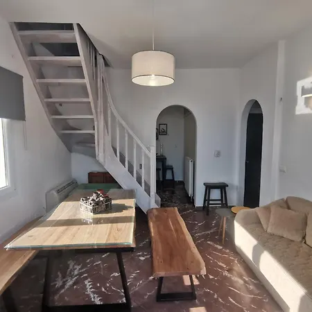 Vasilis Ornos ゲストハウス 3*